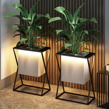 Лек лукс Creative LED саксия за цветя Iron Rack Рафт Вертикално растение Вътрешен хол Балкон TV Cabinet Stand Декорация